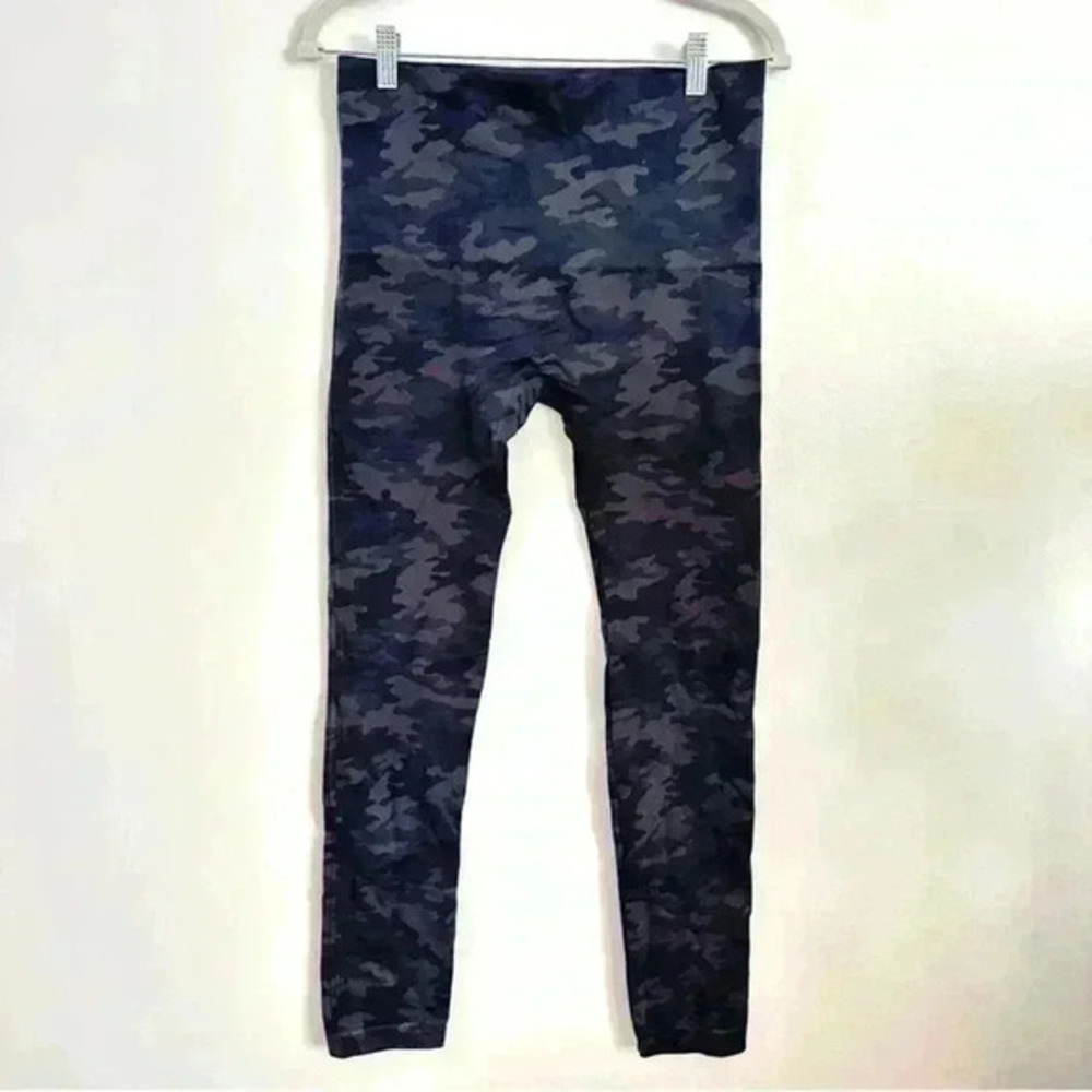 Spanx Look at Me Now Seamless Cropped Leggings Womens Size 1X Black Camo - Picture 5 of 6
